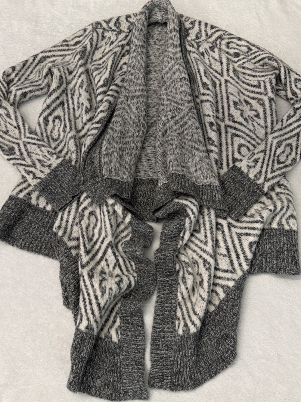 Abercrombie & Fitch cardigan in a cozy black & cream geometric print